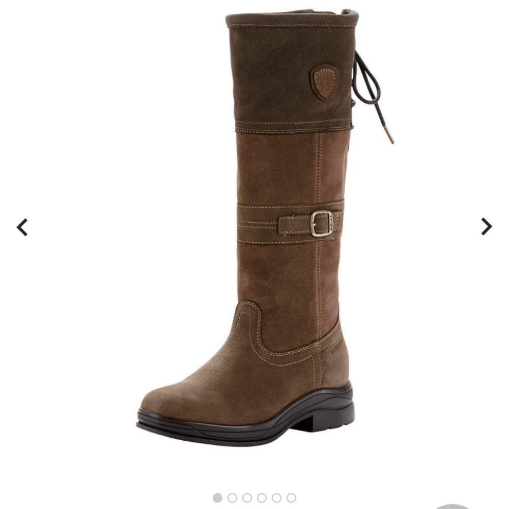 6.5 ariat boots. New in box, only tried on once.